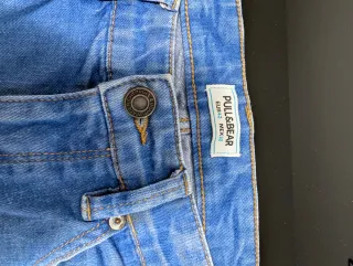 Pantalón vaquero Pull&Bear azul. Talla 42