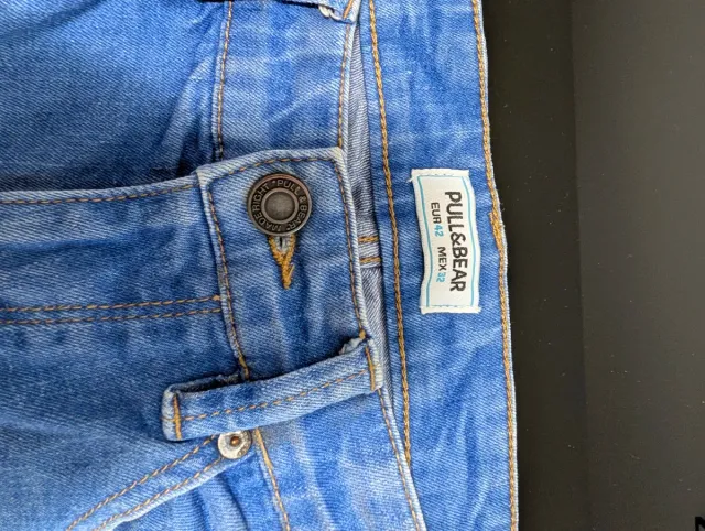 Pantalón vaquero Pull&Bear azul. Talla 42