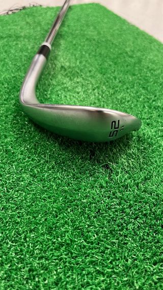 Cleveland CBX Zipcore 52° zurdo