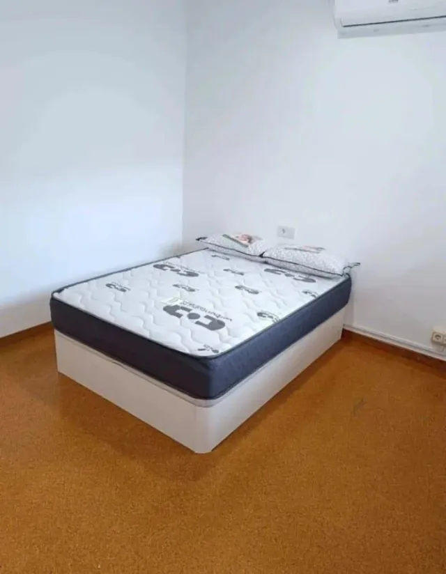 Canapé cama blanco y colchón