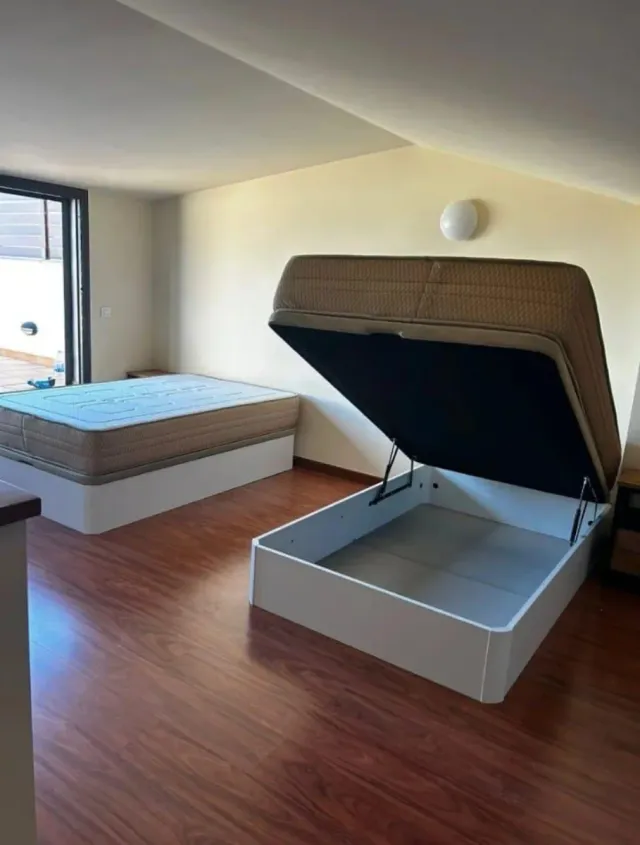 Canapé cama blanco y colchón