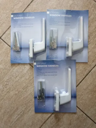 Lotto 3 maniglie con serratura per finestre