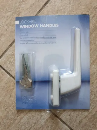 Lotto 3 maniglie con serratura per finestre