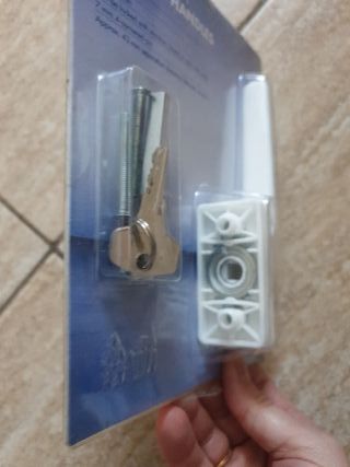 Lotto 3 maniglie con serratura per finestre