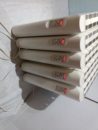 Radiadores blancos de metal y plástico