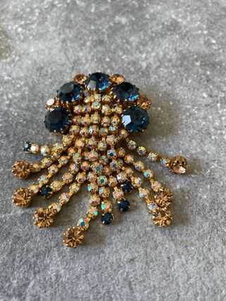 Spilla vintage con strass blu e oro