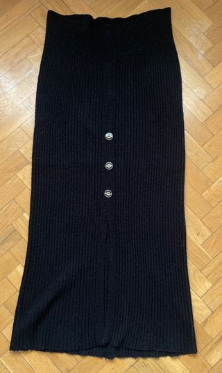 Falda larga negra con botones