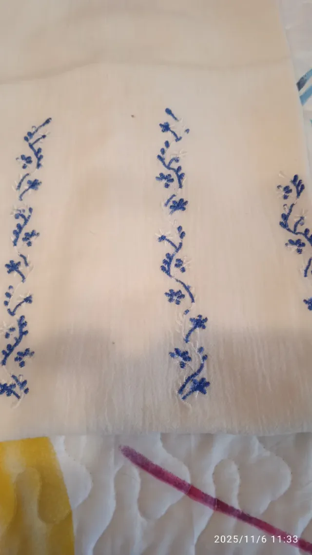 Blusas , varias ,diferentes ,las tallas están pues