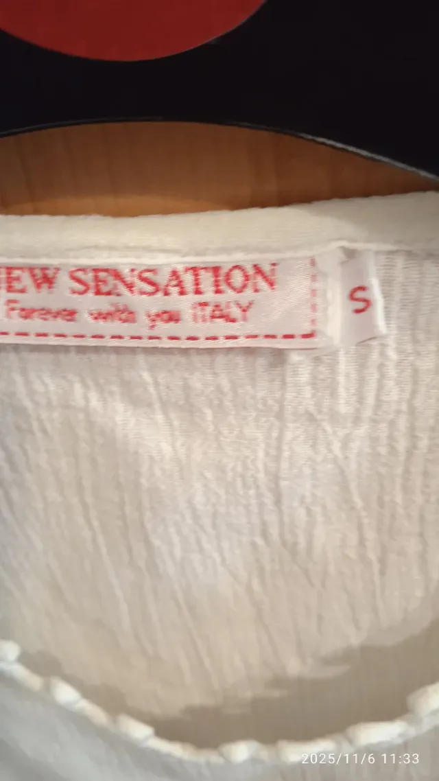 Blusas , varias ,diferentes ,las tallas están pues