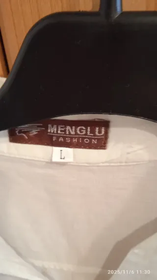 Blusas , varias ,diferentes ,las tallas están pues