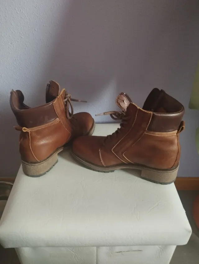 Botas de piel marrones de marca Clayan
