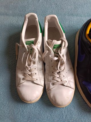 2 pares de zapatillas Adidas y Jordan