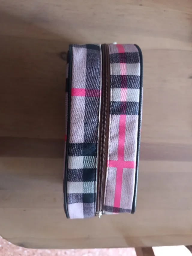 Neceser estampado cuadros