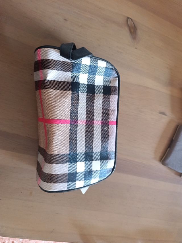 Neceser estampado cuadros