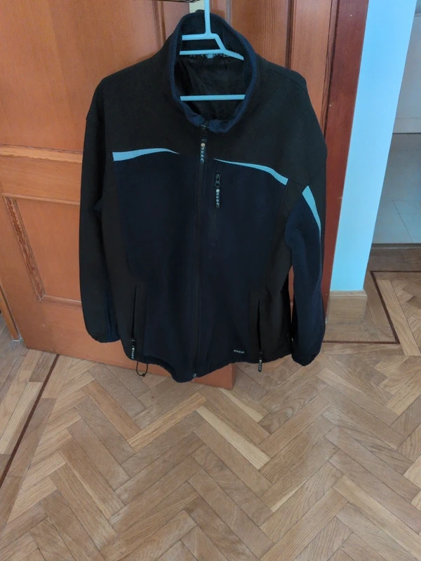 Cazadora cortavientos forro polar negra