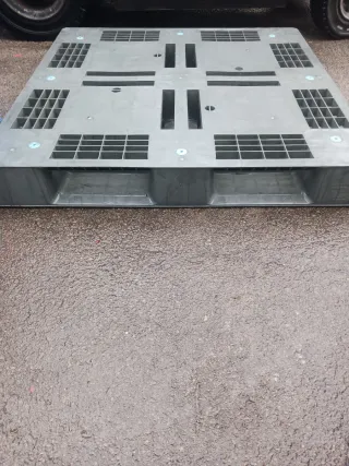 Palets de plástico grises 110x110cm