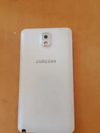 2 Telefoni Samsung Bianchi e Neri