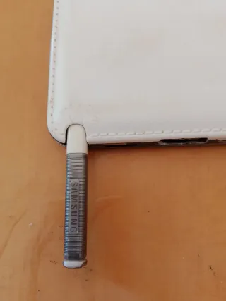 2 Telefoni Samsung Bianchi e Neri