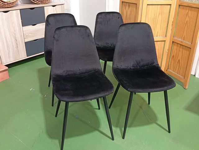 Juego de 4 sillas negras de terciopelo