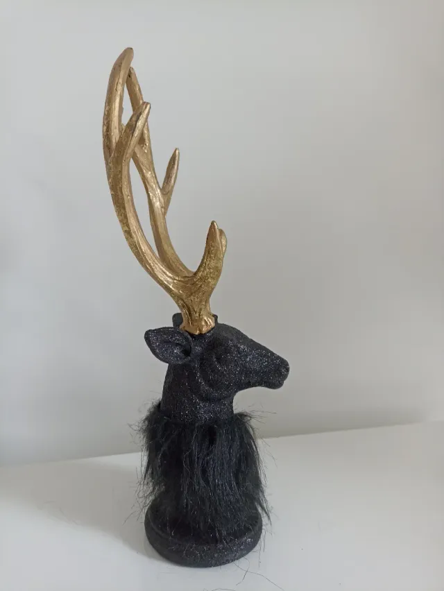 Figura Ciervo Negro y Dorado