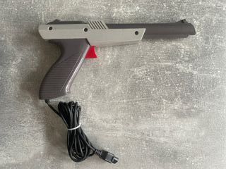 Pistola compatible NES + 2 Mandos Turbo Card