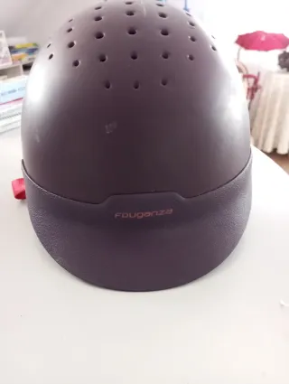 Casco hípica morado con triángulos