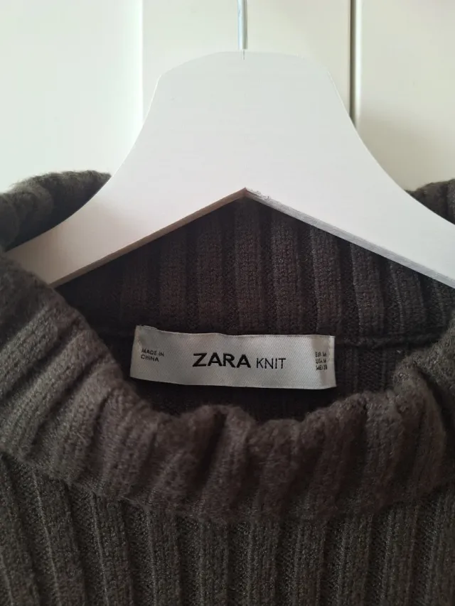 Jersey de cuello alto verde Zara M