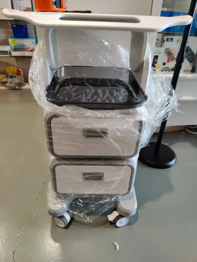 Carrito auxiliar cosmética con ruedas