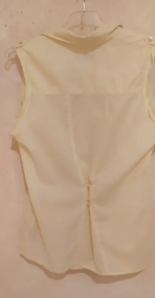Blusa Bershka amarilla sin mangas Talla S