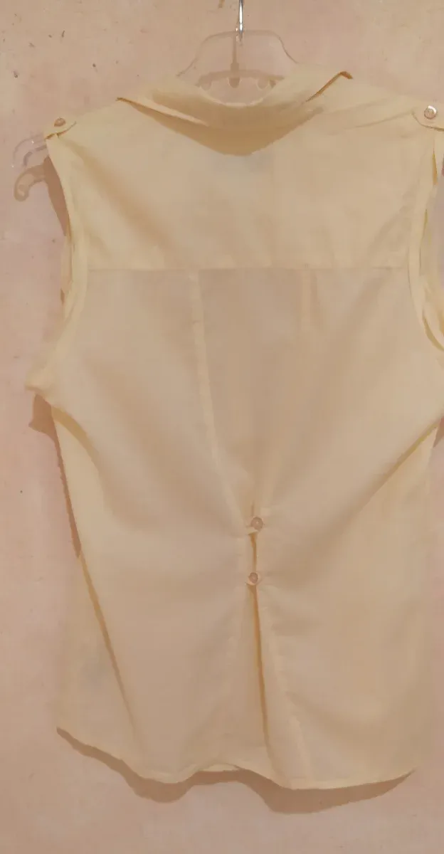 Blusa Bershka amarilla sin mangas Talla S