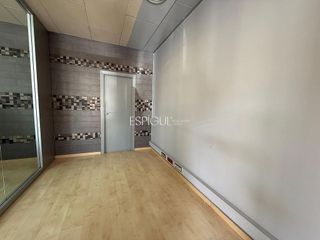 Local comercial en venta en Eixample Sud – Migdia en Girona