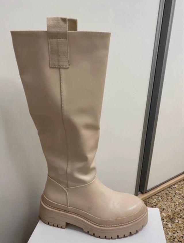 Botas altas beige con plataforma