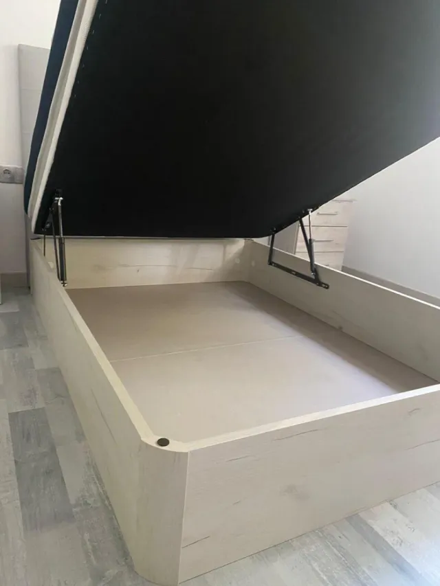 Canapé e materasso in liquidazione per chiusura