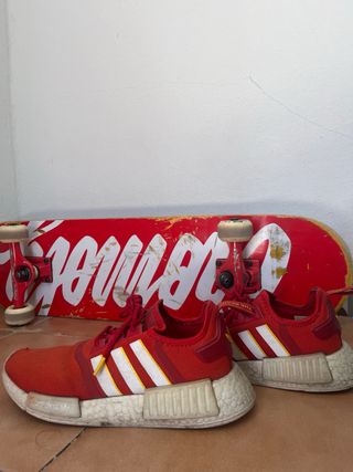 Zapatillas Adidas Rojas con Rayas Blancas