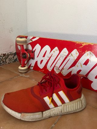 Zapatillas Adidas Rojas con Rayas Blancas