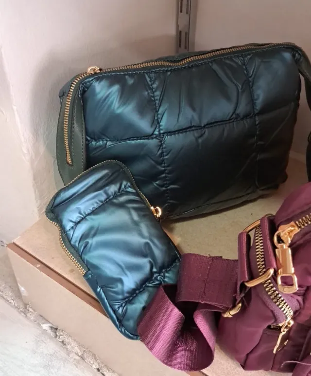 Bolso azul de PU con cadena