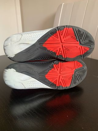 Botas fútbol sala niño talla 28 rojas