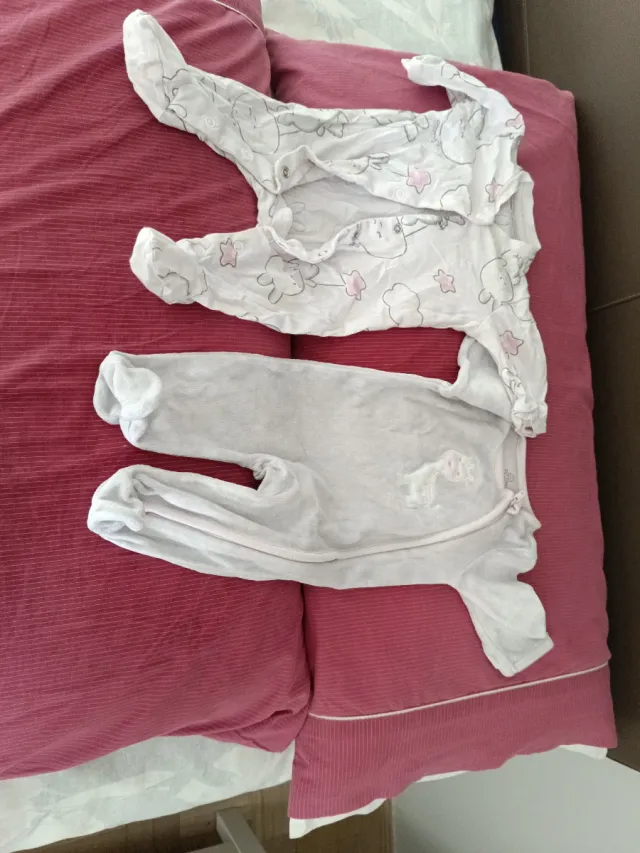 Pijama bebé elefantes y estrellas