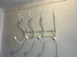 Appendiabiti da parete bianco