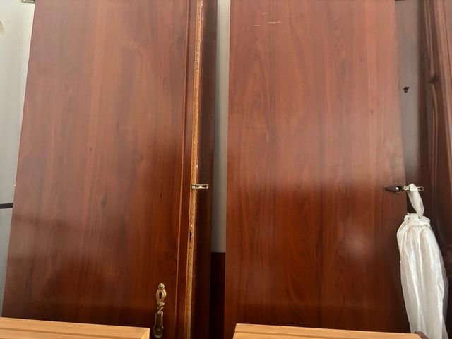 Armario clásico madera con espejos