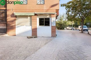 Local comercial en venta en Polígono Cartuja – La Paz en Granada