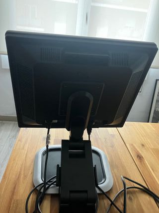 Pantalla de ordenador negra y gris