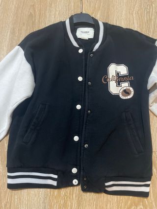 Cazadora Pull&Bear Negra y Blanca Talla M