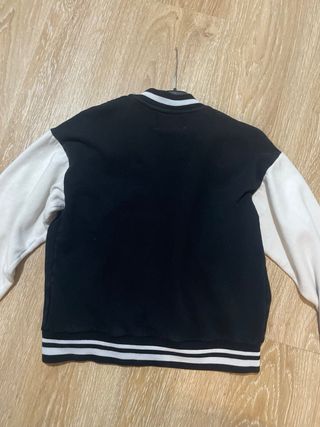 Cazadora Pull&Bear Negra y Blanca Talla M