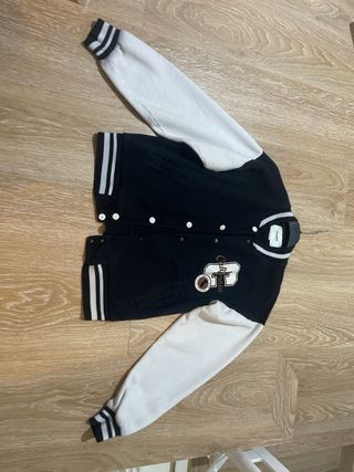 Cazadora Pull&Bear Negra y Blanca Talla M