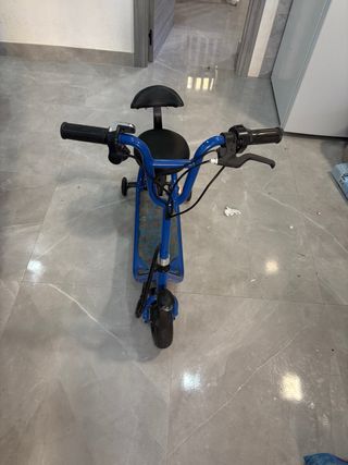 Patinete eléctrico infantil azul