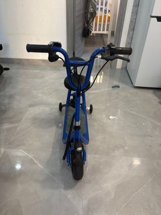 Patinete eléctrico infantil azul