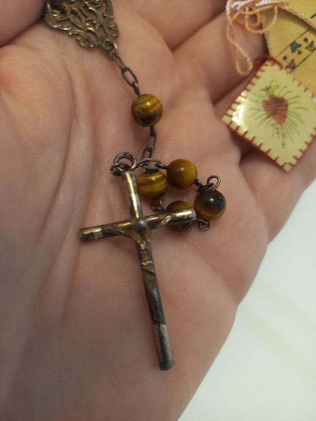 Rosario antico in argento, fermaglio e scapolare. Lotto.