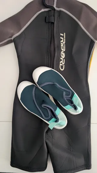 Traje Neopreno Tribord Infantil y escarpines.