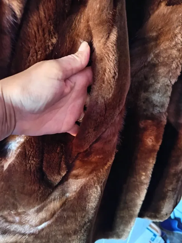 Abrigo de piel marrón